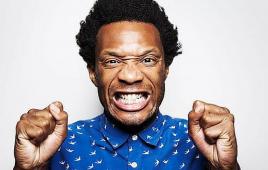 Seaton Smith (Late Night with Seth Meyers)